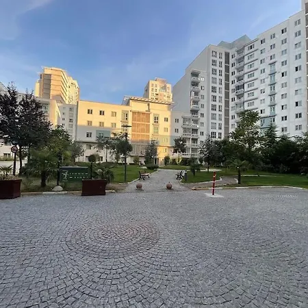 شقة عصرية تطل على الحديقة Modern With Garden View 66 Appartement *
