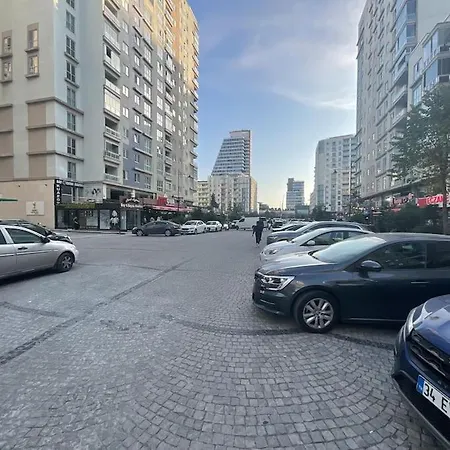 شقة عصرية تطل على الحديقة Modern With Garden View 66 *