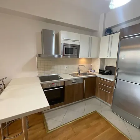 شقة عصرية تطل على الحديقة Modern With Garden View 66 דירה איסטמבול