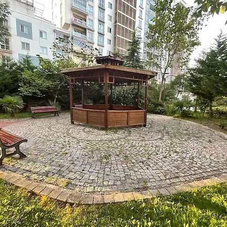 شقة عصرية تطل على الحديقة Modern With Garden View 66 דירה