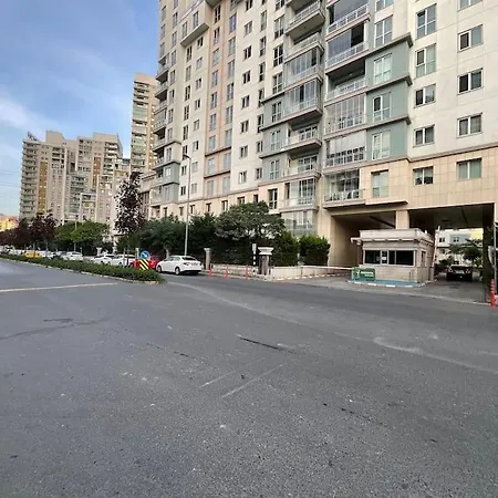 Apartment شقة عصرية تطل على الحديقة Modern With Garden View 66 *